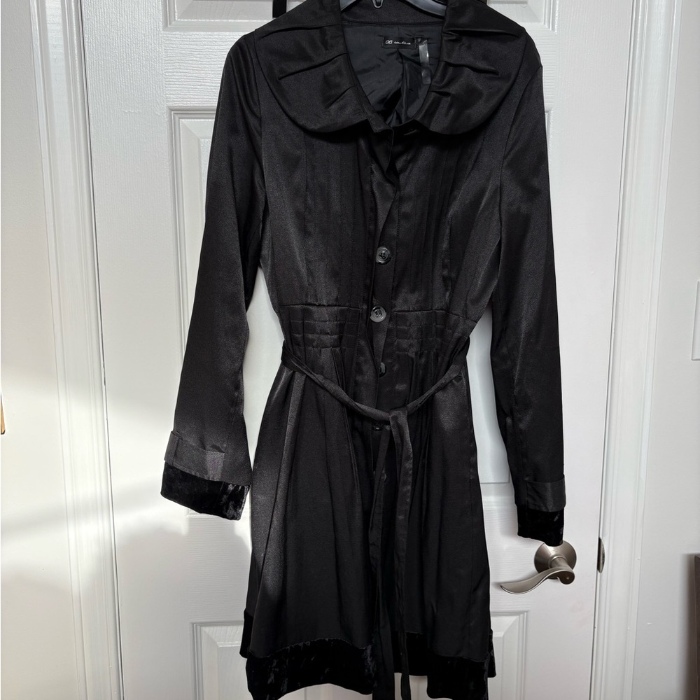 Very stylish coat, trimmed with velvet. C.c Couture. Size Large